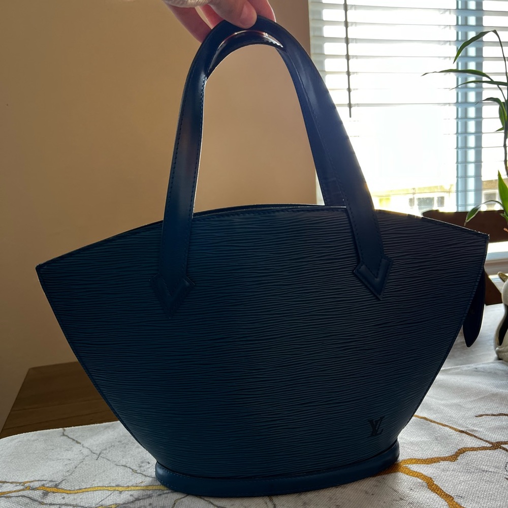 LV authentic bag. I have the authentic proof as well.
